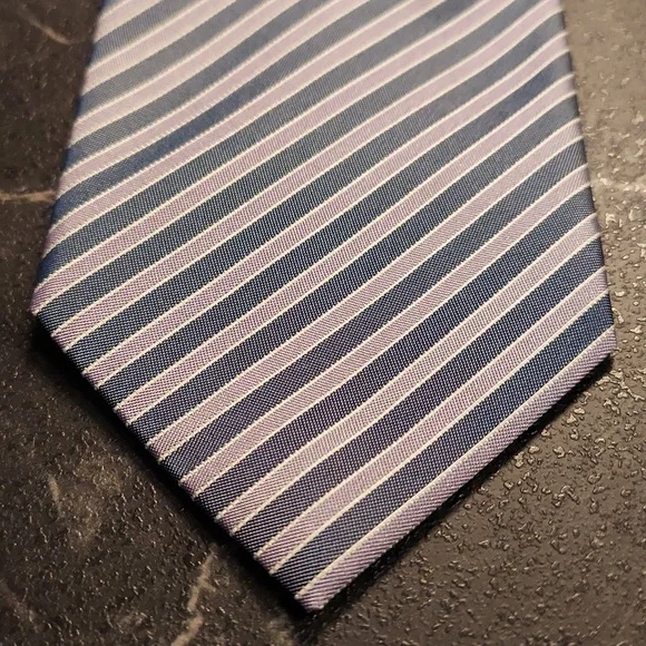 Excellent Used Condition Men's HUGO BOSS Italian Made 100% Silk Skinny Necktie - Picture 6 of 7